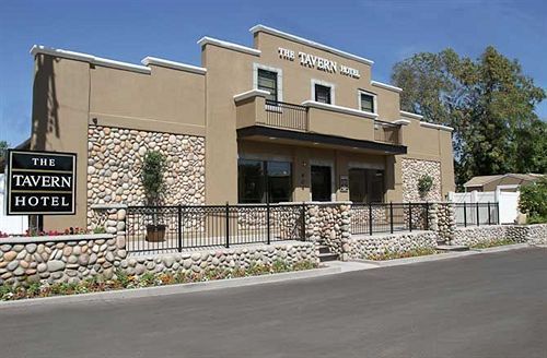 The Tavern 3*